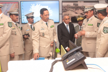 وزير الدفاع إلى جانب قائد أركان الدرك خلال زيارته اليوم (وما)