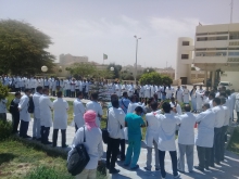 الأطباء خلال وقفة احتجاجية بمركز الاستطباب الوطني بنواكشوط 