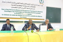 وزير التعليم العالي سيدي ولد سالم، ورئيس جامعة نواكشوط العصرية أحمد ولد حوبه، وعميد كلية الطب الداد ولد البشير خلال الحفل (وما)