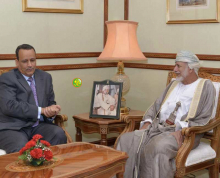 وزير الخارجية الموريتاني إسماعيل ولد الشيخ أحمد خلال لقائه مع وزير الخارجية العماني يوسف بن علوي (وما)