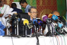 رئيس اللجنة المستقلة للانتخابات محمد فال ولد بلال خلال إعلان النتائج الليلة (الأخبار)