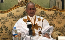الوزير الأول السابق مولاي ولد محمد الأغظف خلال المؤتمر الصحفي الذي أعلن فيه دعم ولد الغزواني (الأخبار)