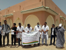 الأطباء الموريتانيون خلال وقفة احتجاجية اليوم أمام الرئاسة (الأخبار)