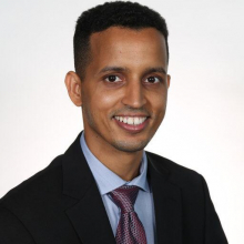 الطبيب الموريتاني عبد العزيز ولد محمد أحمد ولد إسماعيل ـ باحث في قسم الأشعة وأورام الدماغ في جامعة بانسيلفانيا