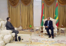 ولد عبد العزيز خلال لقائه مع الممثل المقيم للمفوض السامي لشؤون اللاجئين نبيل عثمان (وما)