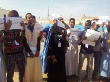طلاب المعهد العالي للغات والترجمة والترجمة الفورية خلال وقفتهم الاحتجاجية