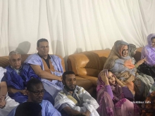 زوجة الرئيس تكبر بنت أحمد في المخيم الذي أقامته دعما لحملة الحزب الحاكم (الأخبار)
