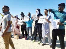 جانب من الوقفة الإحتجاجية لنشطاء ومدونين أمام الشركة الصينية/ الأخبار