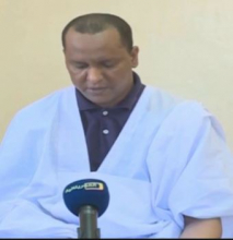 كاتب المقال المسيء محمد الشيخ ولد امخيطير خلال توبته عبر التلفزيون الرسمي