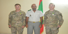 قائد المكتب الثالث بالأركان العامة للجيوش العقيد الداه ولد محمد العاقب مع متعاونين عسكريين أمريكيين