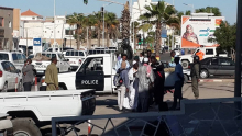 الشرطة بعض المشاركين في التظاهرة الاحتجاجية في محيط سفارة مالي 