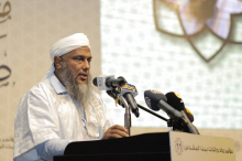 الشيخ الددو خلال كلمته في المؤتمر المنظم باسطنبول التركية