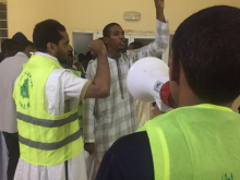 الطلاب خلال وقفتهم الاحتجاجية الليلة في الحي الجامعي الجديد بنواكشوط 