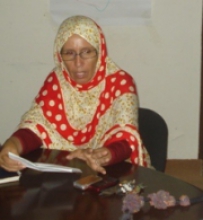 رئيسة منظمة النساء معيلات الأسر آمنة بنت المختار (الأخبار - أرشيف)