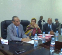 جانب من اجتماع المجلس البلدي الذي حضره حاكم نواذيبو وبعض مستشاري الكرامة/ تصوير الأخبار
