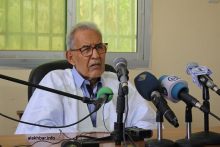 رئيس حزب تكتل القوى الديمقراطية أحمد ولد داداه خلال مؤتمر صحفي ظهر اليوم في مقر حزبه (الأخبار)