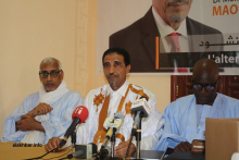 المرشح محمد ولد مولود خلال مؤتمر صحفي مساء اليوم (الأخبار)