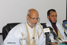 النائب البرلماني السابق المختار ولد محمد موسى خلال مؤتمر صحفي مساء اليوم (الأخبار)