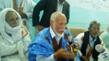 مدير ثانوية الامتياز السابق محمد لمين مسعود في حفل التكريم (تصوير الأخبار)