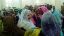 جانب من طقوس الإحتفال الذي نظمه انصار الفيدرالية لها مع وصولها قاعة التنصيب/ تصوير الأخبار