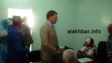 الوالي محمد ولد محمدر راره أثناء تسجيله معلنا انطلاقة العملية (تصوير الأخبار)