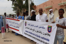 متقاعدو الحرس خلال وقفة احتجاجية صباح اليوم أمام القصر الرئاسي بنواكشوط (الأخبار)