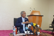 وزير الخارجية الصحراوي محمد سالم ولد السالك خلال مؤتمر صحفي اليوم بنواكشوط (الأخبار)