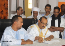 رئيس حزب الصواب خلال توقيعه اليوم الخميس وثيقة المعارضة بشأن المرشح الموحد (الأخبار) 